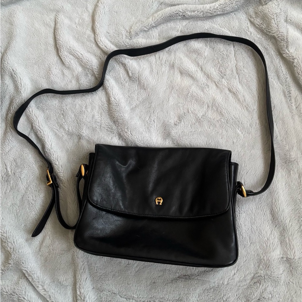 Elegant Black Leather Shoulder Bag